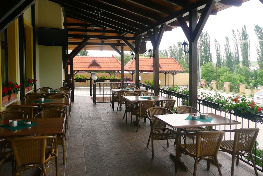 Penzion Kastiel Velky Krtis Exterior foto